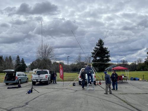 Orion (AI6JB) setting up antennas with the SFARC Extra Class.